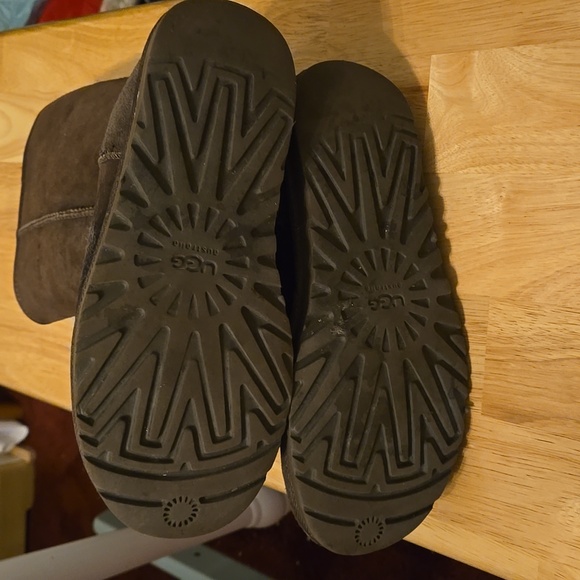 Ugg Women's brown leather and wool boots. - Picture 3 of 3